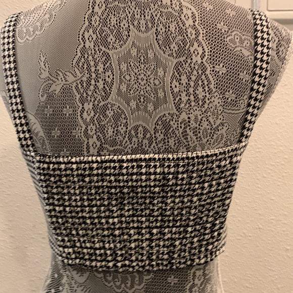 Checkered style crop top with adjustable straps - Picture 3 of 3